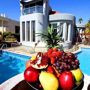 Custo Club Guest house