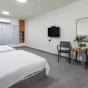 Hostal Little Hostel-5 Min Walk To The, Eilat